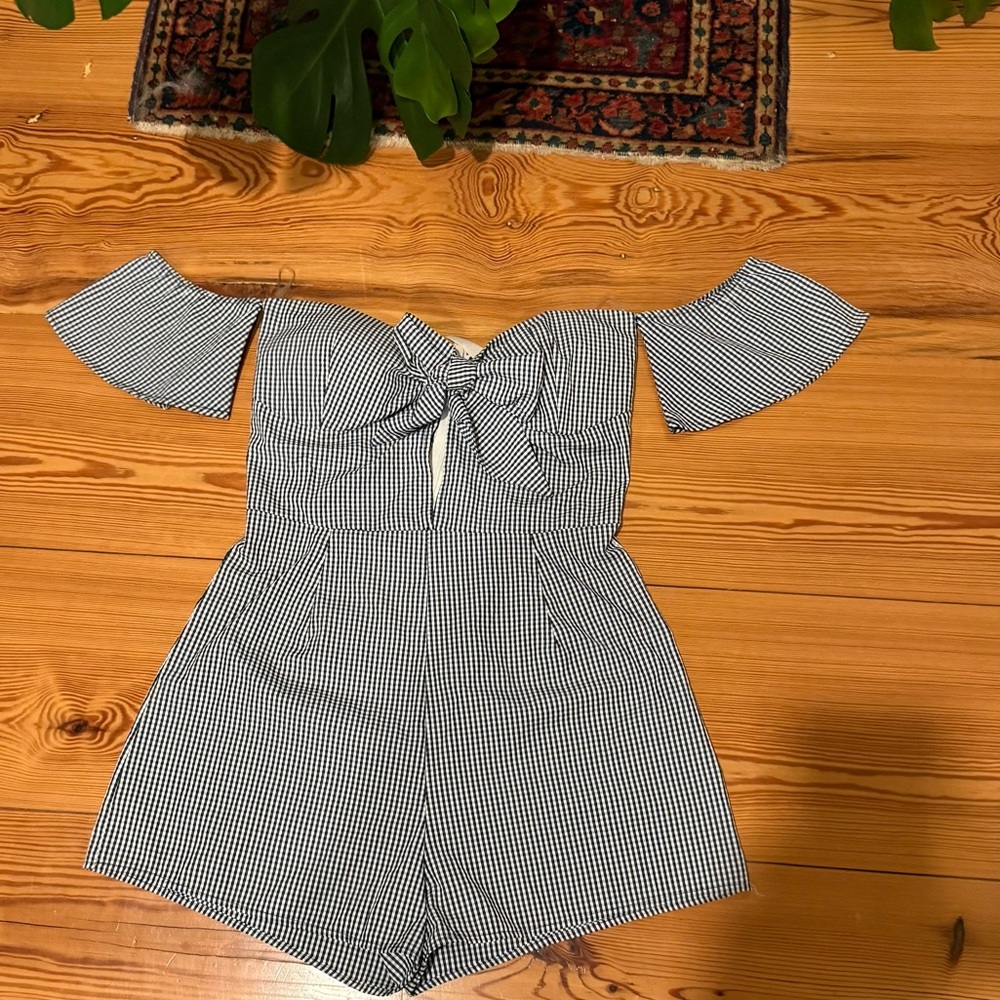 Women’s Romper Like New!!! Sz Small 🛵🍋🍨